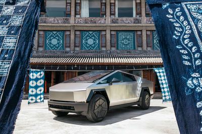 從科幻駛?cè)氍F(xiàn)實(shí):特斯拉賽博越野旅行車亮相大理